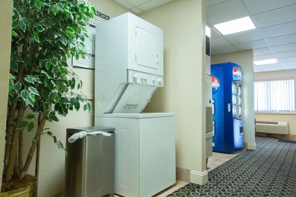 Econo Lodge Inn & Suites ジョプリン エクステリア 写真