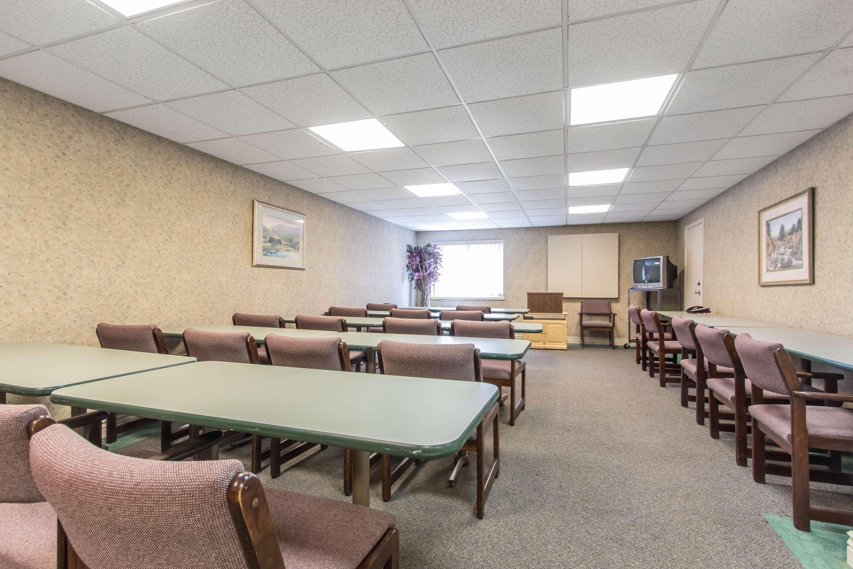 Econo Lodge Inn & Suites ジョプリン エクステリア 写真