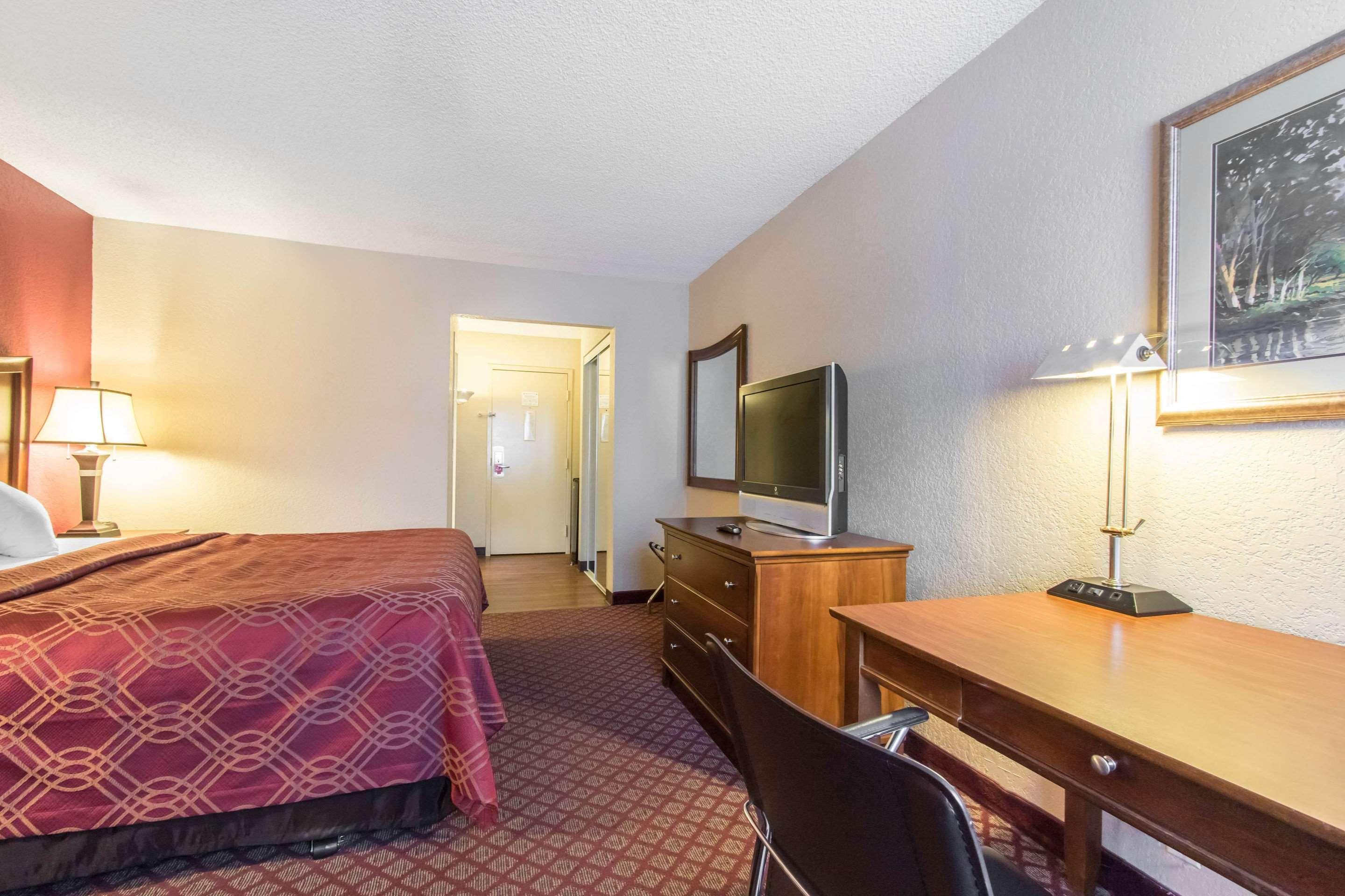 Econo Lodge Inn & Suites ジョプリン エクステリア 写真