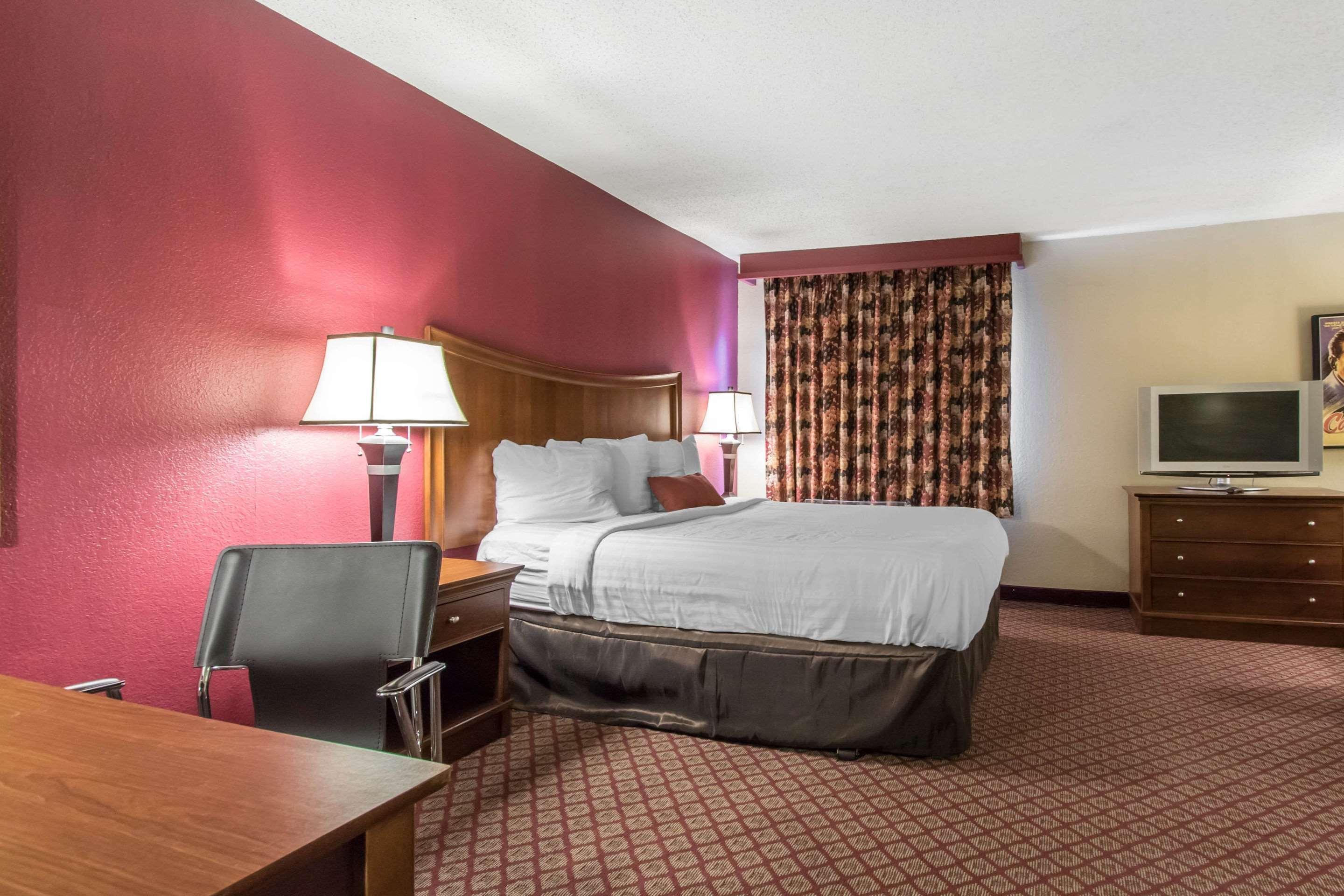 Econo Lodge Inn & Suites ジョプリン エクステリア 写真