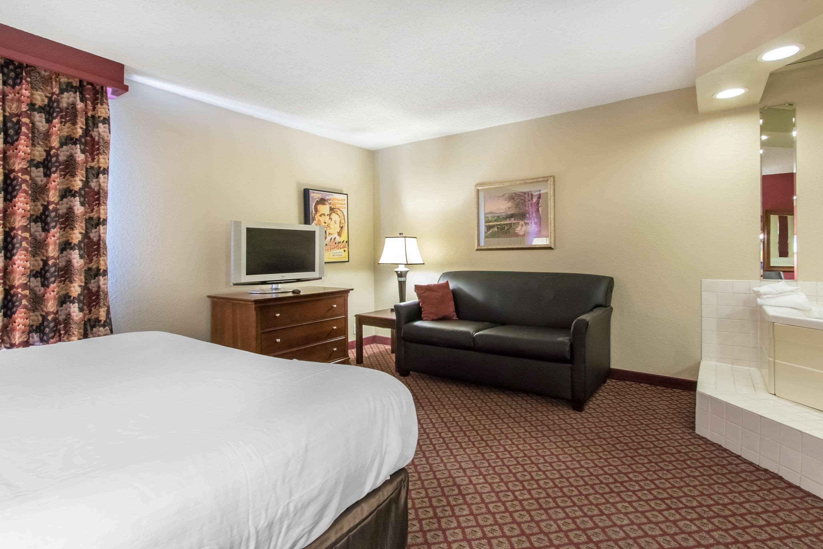 Econo Lodge Inn & Suites ジョプリン エクステリア 写真