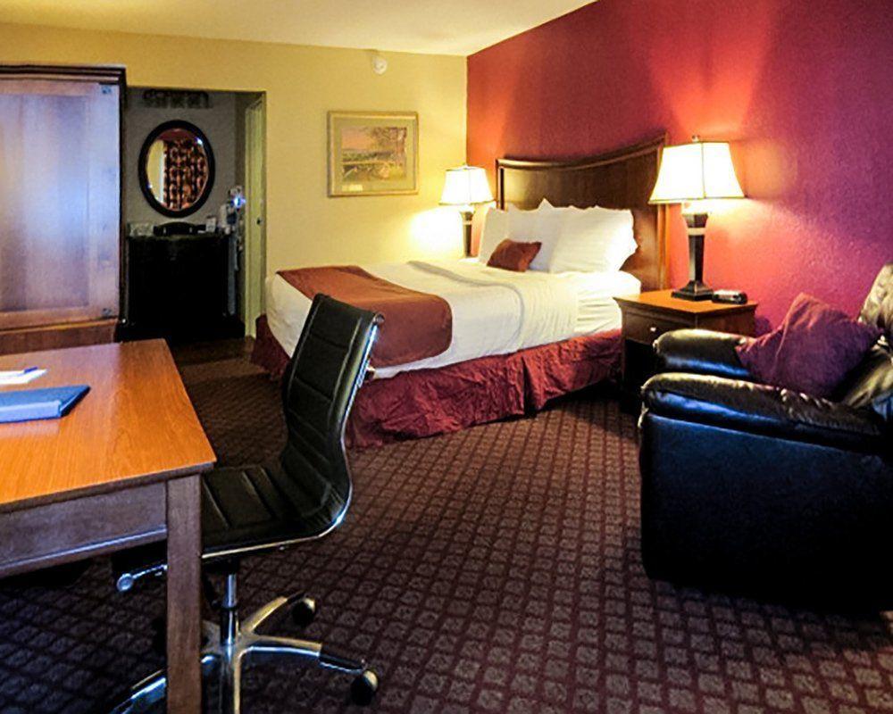 Econo Lodge Inn & Suites ジョプリン エクステリア 写真