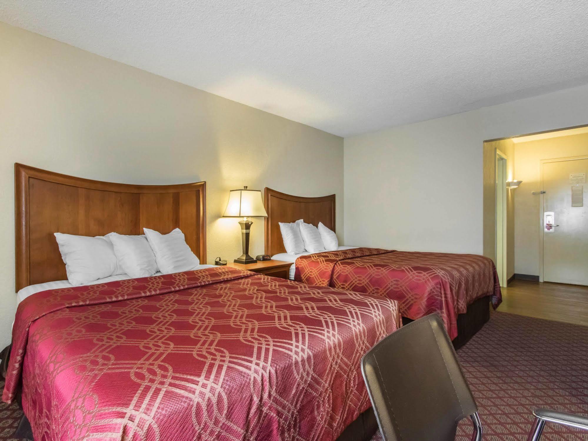 Econo Lodge Inn & Suites ジョプリン エクステリア 写真